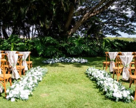 Premium-aisle-and-altar-decor-WEB
