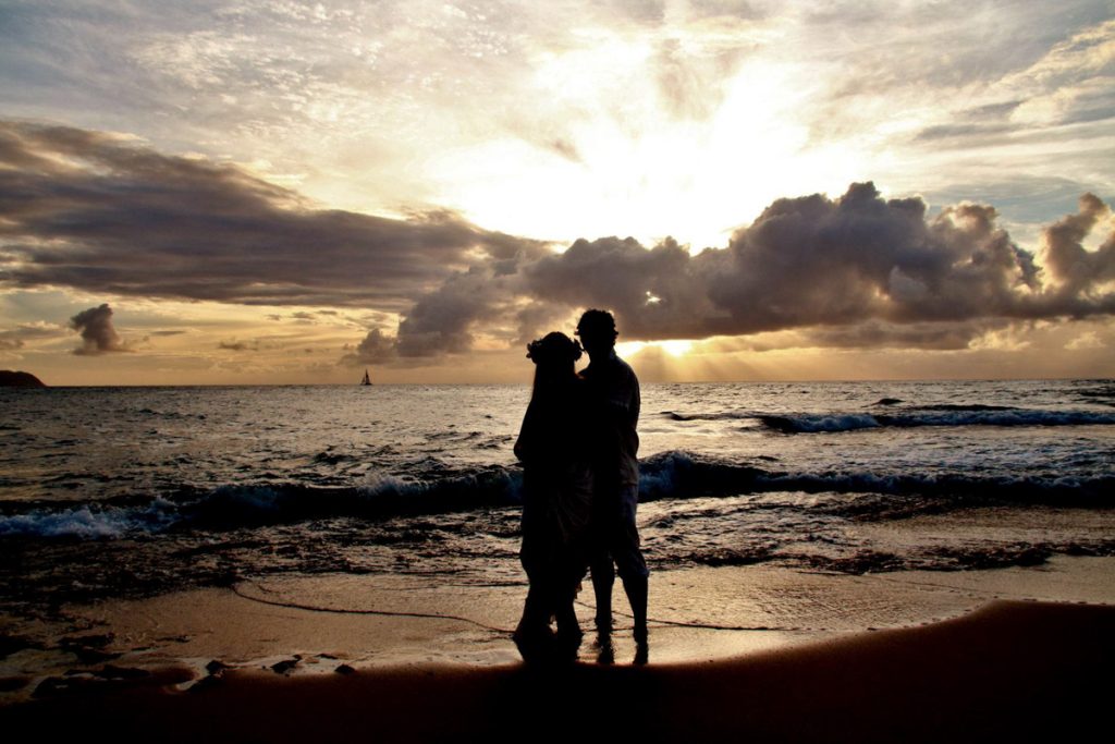 Hawaii wedding bride and groom