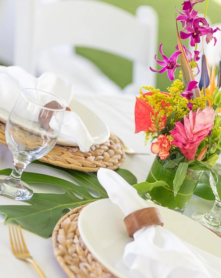 Elegant wedding table setting with floral centerpiece